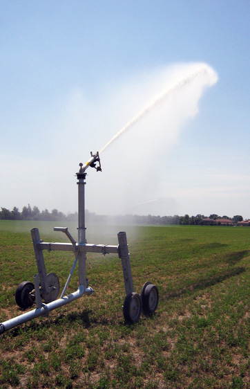 Acquafert irrigazione a pioggia getto su carrello