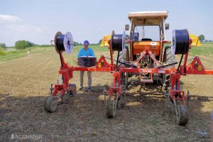 La macchina pronta per l'interramento delle ali.